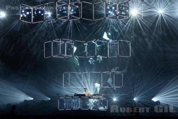 FLUME - 2017-08-25 - SAINT CLOUD - Domaine National - Grande Scene - 